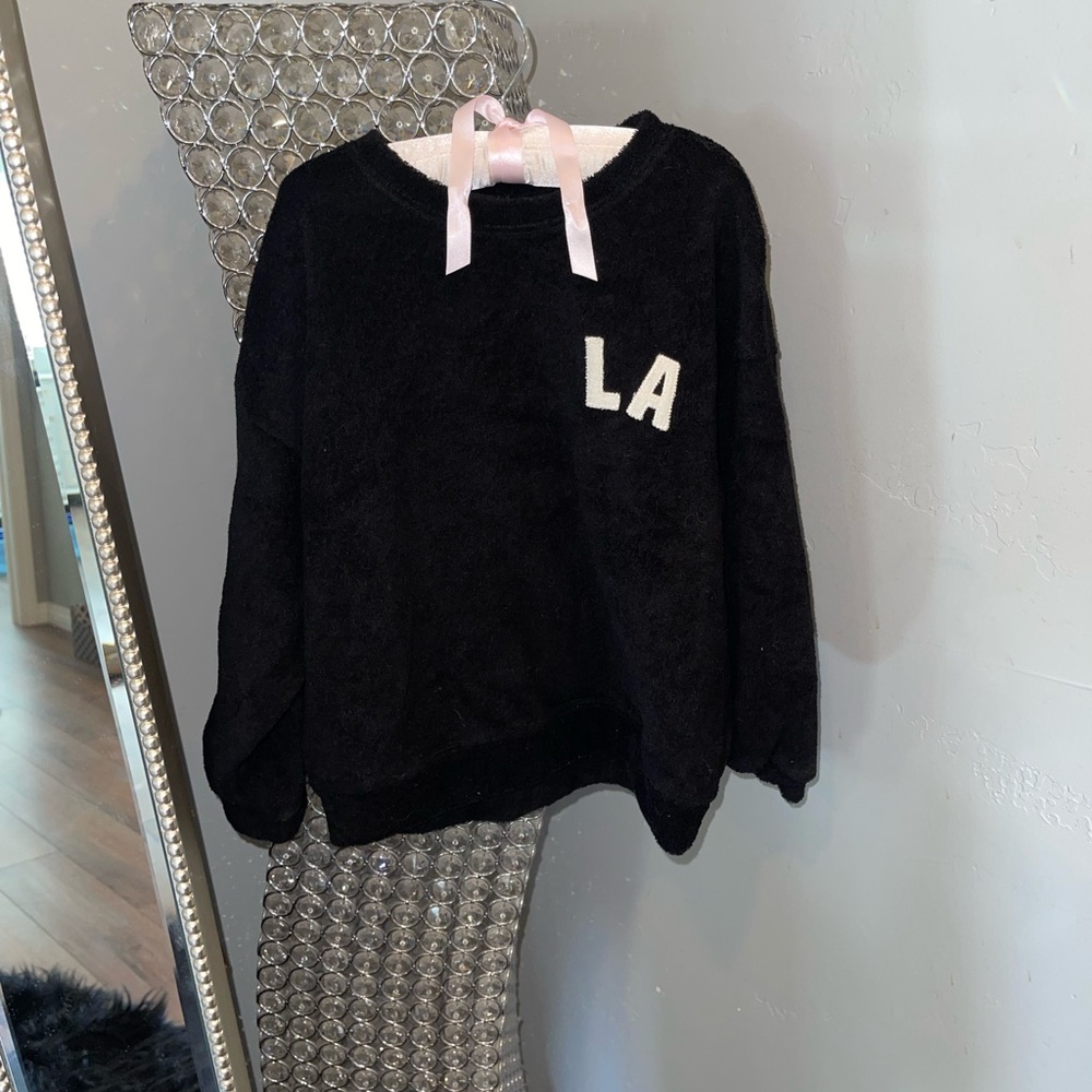 Black Plush 'LA' Pullover Sweatshirt
